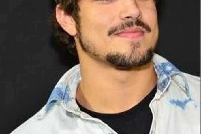 Caio Castro: “Não sou fã de mulher de salto alto”