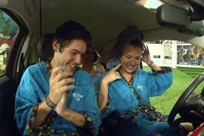 'É a minha cara!', comemora Nanda, já disparando a buzina do seu Fiat 500 no BBB13