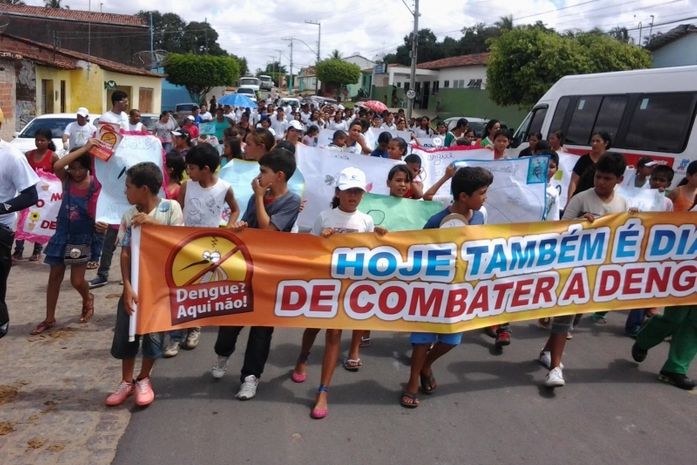 Caminhada marca lançamento da Campanha de combate à Dengue em Limoeiro