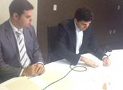 Prefeito assina proposta de reajuste que terá impacto de R$ 54 milhões ao ano