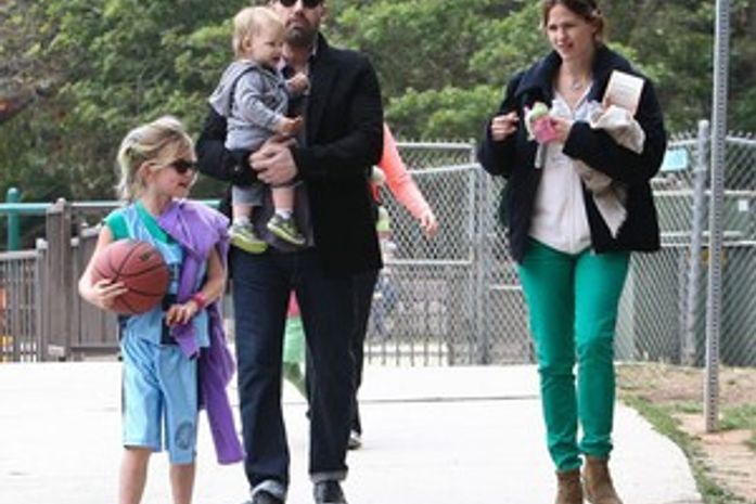 Ben Affleck e Jennifer Garner teriam brigado em público por mais um filho