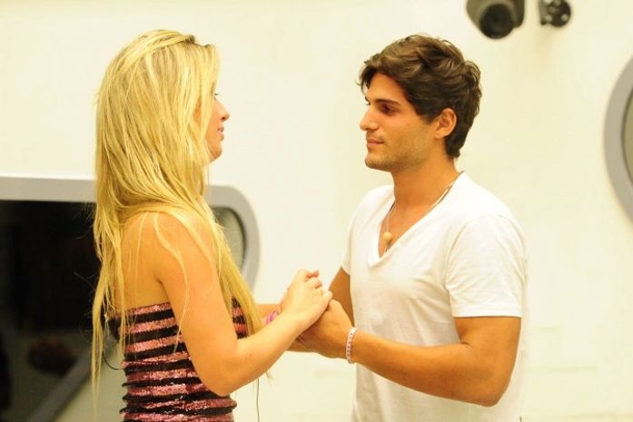 “Nossa primeira vez será especial”, promete ex-BBB André após saída de Fernanda