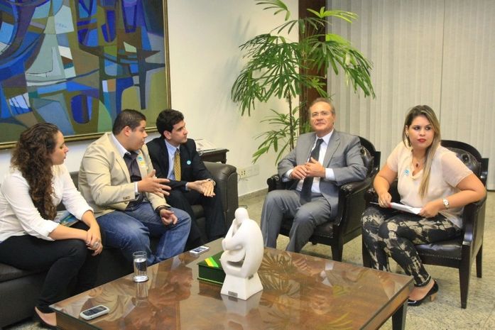 Renan recebe líderes estudantis e defende Estatuto da Juventude