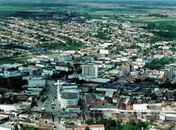 Trio armado invade casa e faz família refém em Arapiraca