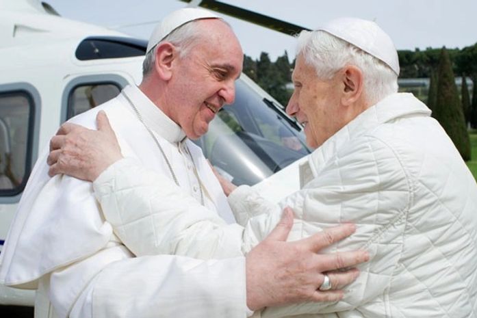 Papa Francisco faz 1ª visita a seu antecessor, Bento XVI