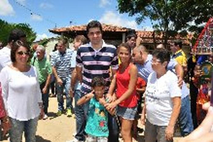 Rui Palmeira esteve na Chã da Jaqueira participando do programa Bairro Vivo
