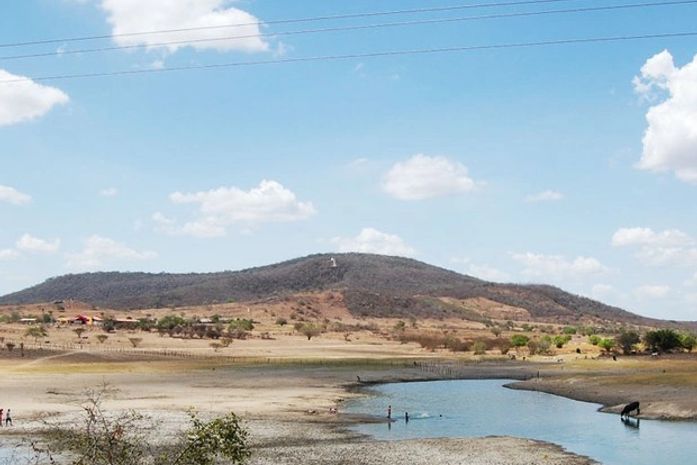 Estiagem seca açude em Cacimbinhas