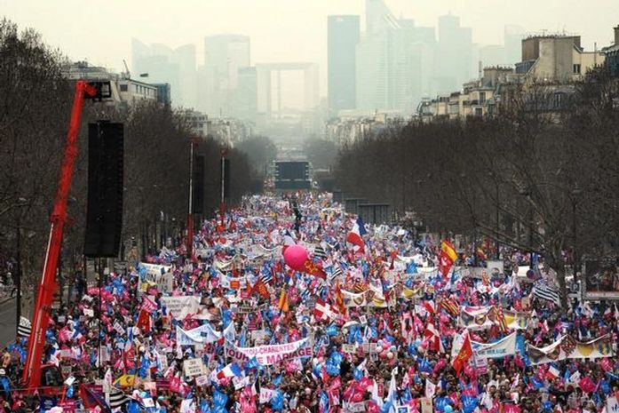 Paris volta a ser palco de manifestações contra o casamento gay