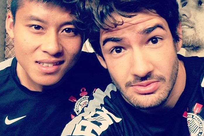 Alexandre Pato posta foto ao lado de Zizao e elogia o companheiro: 'Craque'