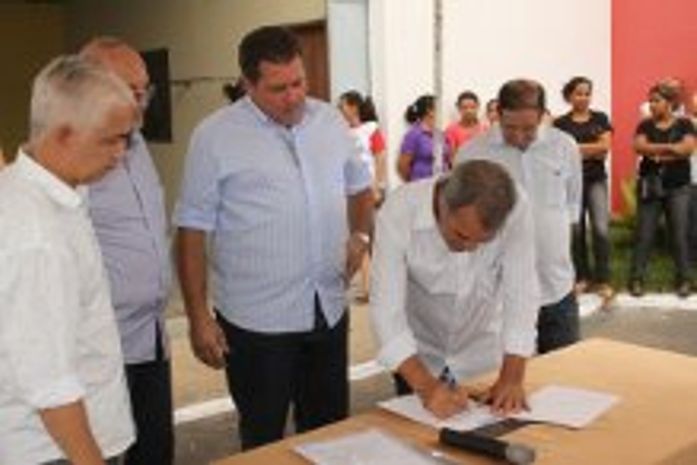 Entrega de máquinas de costura beneficia setor Têxtil e de Confecções