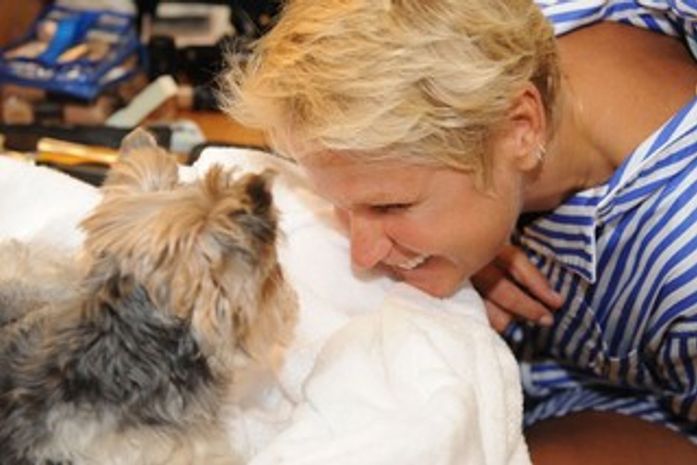 Prestes a completar 50 anos, Xuxa diz não querer presente de Junno: 'Eu só quero ele'