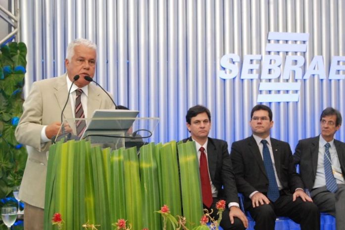 Thomaz Nonô participa de encontro com prefeitos alagoanos