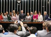 Renan comemora a aprovação da PEC das Domésticas