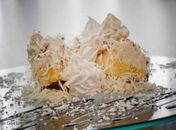 Bolo gelado de coco com poucos ingredientes fica delicioso; experimente