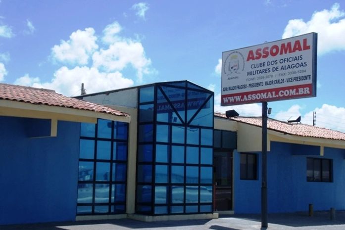 Oficial da Polícia Militar tem carro arrombado dentro de estacionamento da Assomal