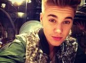 Justin Bieber é investigado por cuspir e ameaçar vizinho de morte, diz site