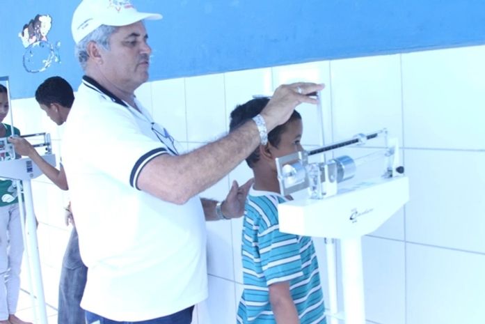 Alunos são acompanhados por profissionais da saúde em Mata Grande