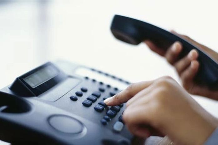 Telefonia fixa deve ficar mais barata e gasolina mais cara neste ano, estima BC