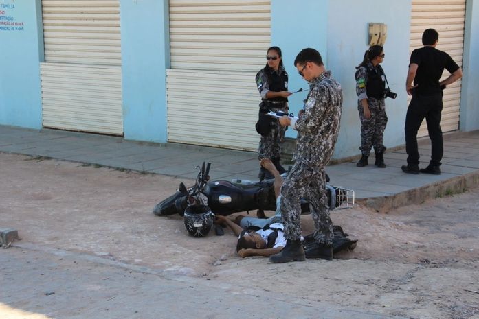 Motoqueiro é assassinado com vários disparos de arma de fogo na Santa Lúcia