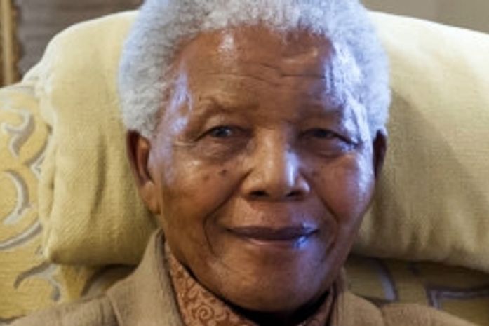 Ex-presidente Mandela ‘respira sem dificuldades’