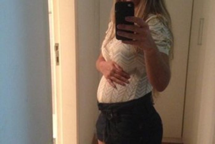 Pegadinha? Valesca Popozuda mostra barriguinha e insinua: 'Está chegando'