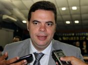 Presidente diz que Câmara respeita teto constitucional e diz desconhecer salários acima do permitido