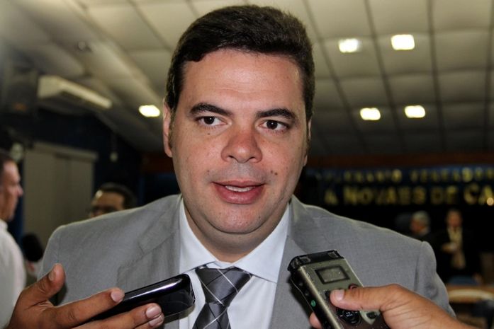 Presidente diz que Câmara respeita teto constitucional e diz desconhecer salários acima do permitido