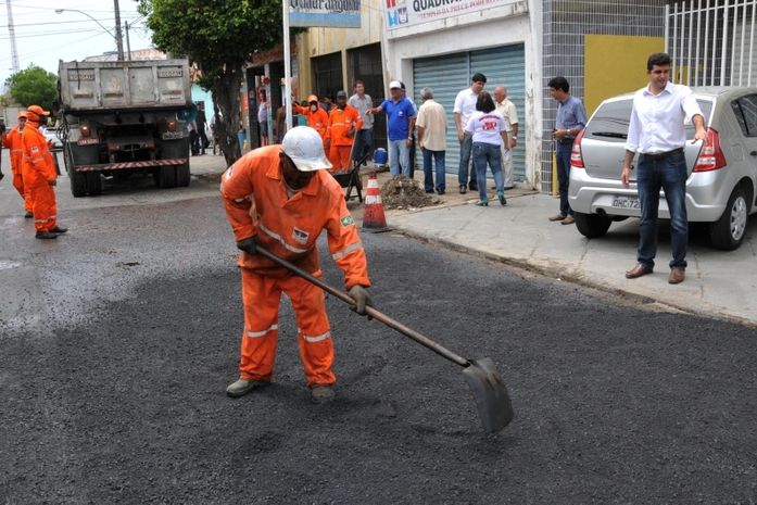 Prefeito Rui Palmeira vistoria Operação Tapa-buraco