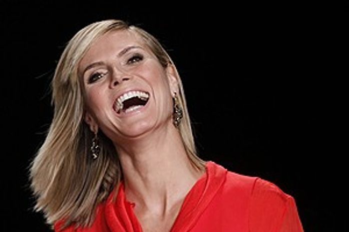 Modelo Heidi Klum salva filho de afogamento no Havaí, diz revista
