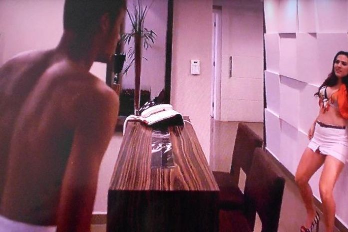 Fotos mostram Neymar interpretando de toalha em nova novela das nove da Globo