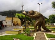 Homem invade casa lotérica, rende proprietária e rouba R$ 25 mil