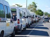 Motoristas de vans bloqueiam AL 115 e congestionamento passa dos 3km