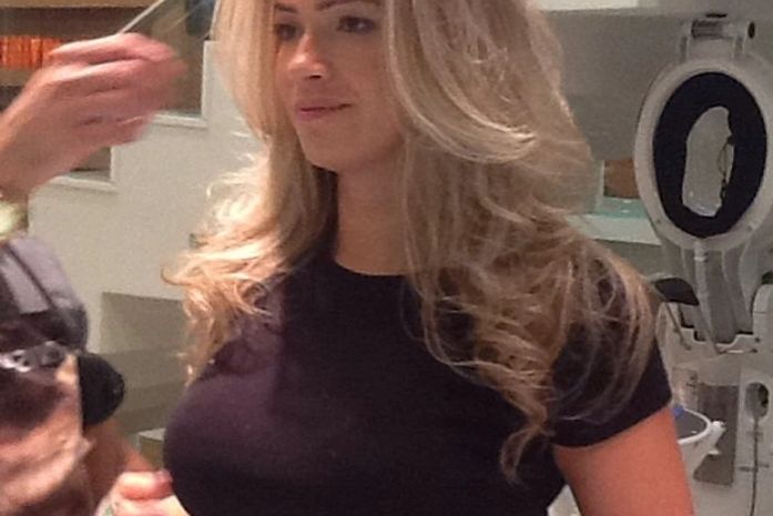 Adeus, confinamento! Ex-BBB Fani retoca o visual e fica mais loira; confira a foto