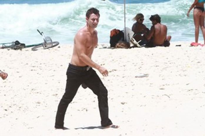 Reponsáveis por vazar fotos íntimas de Murilo Rosa são achados, diz jornal