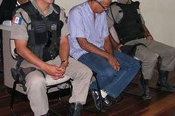 Condenado por morte de namorada retorna a prisão após meses em liberdade