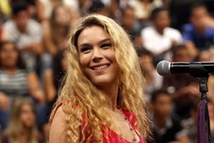Homens que planejavam decapitar Joss Stone são condenados, diz site