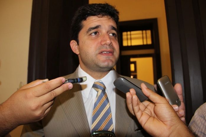 Maceió vai perder R$ 5,6 milhões do FPM e prefeito confirma redução de contratos