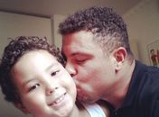 Ronaldo mima o filho  Alex e faz elogio na web: 'Olha que príncipe'