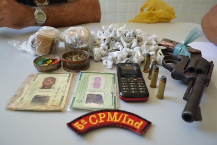 5ª Cia apreende drogas e arma na Barra de São Miguel