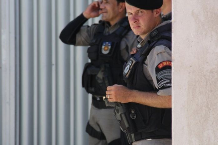 Militares dando apoio na agência