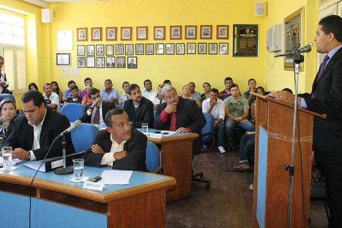 Vereador apresenta projeto de lei para proteção dos usuários de bancos