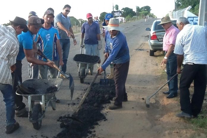 Prefeitura e DER intensificam operação “tapa buracos” no acesso à Feira Grande