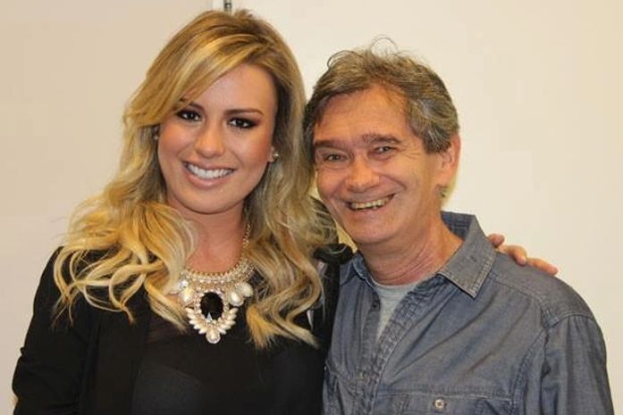 Fernanda e Serginho posam para foto