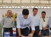 Prefeito assina doação de terreno prolongamento do Corredor Vera Arruda