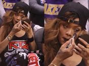Rihanna bebe, retoca maquiagem e se divertem em jogo de basquete. 