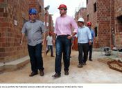 Prefeito Rui Palmeira visita obras de residencial no BB