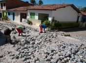 Na Barra de São Miguel, nesses 90 dias, somente num bairro prefeitura calça 12 ruas dotadas de toda estrutura exigida   