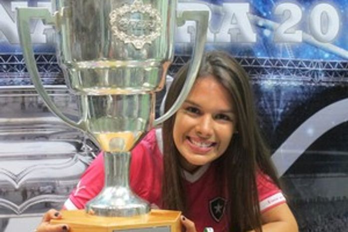 Sem Engenhão, gandula- musa procura trabalho e já sonha com a Copa