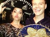 Michel Teló e Thaís Fersoza fazem caretas após tomarem tequila. 
