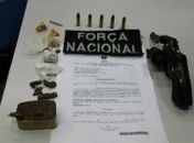 Material apreendido com acusada 